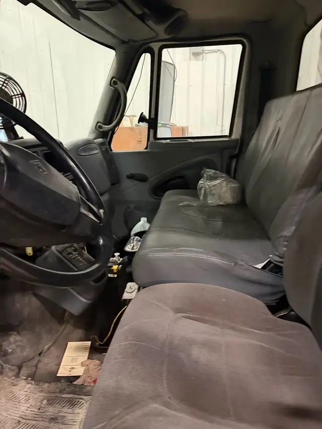 2002 international Dump truck - Photo 6