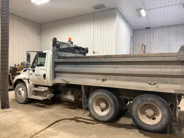 2002 international Dump truck - Photo 7
