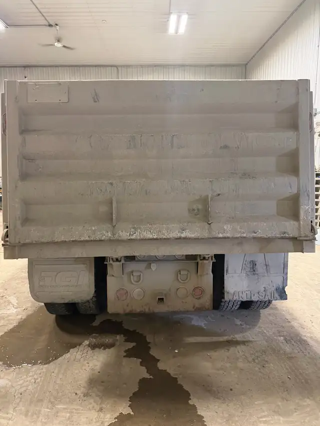 2002 international Dump truck - Photo 8