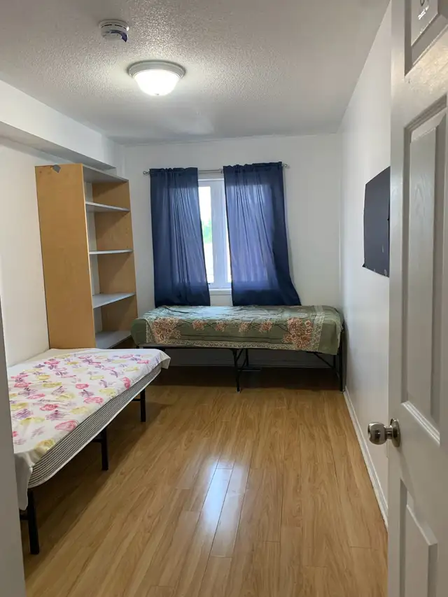 First floor room in sharing for rent, steps to Seneca@york $600. - Photo 5