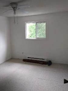 TWO PRIVATE ROOMS FOR RENT $650 WORKING GIRLS PREFERRED UPSTAIRS
