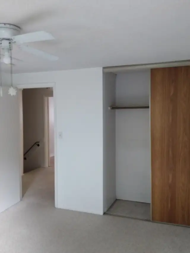 TWO PRIVATE ROOMS FOR RENT $650 WORKING GIRLS PREFERRED UPSTAIRS - Photo 5