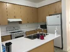 Room for rent in sharing for rent, steps to Seneca@york $600.