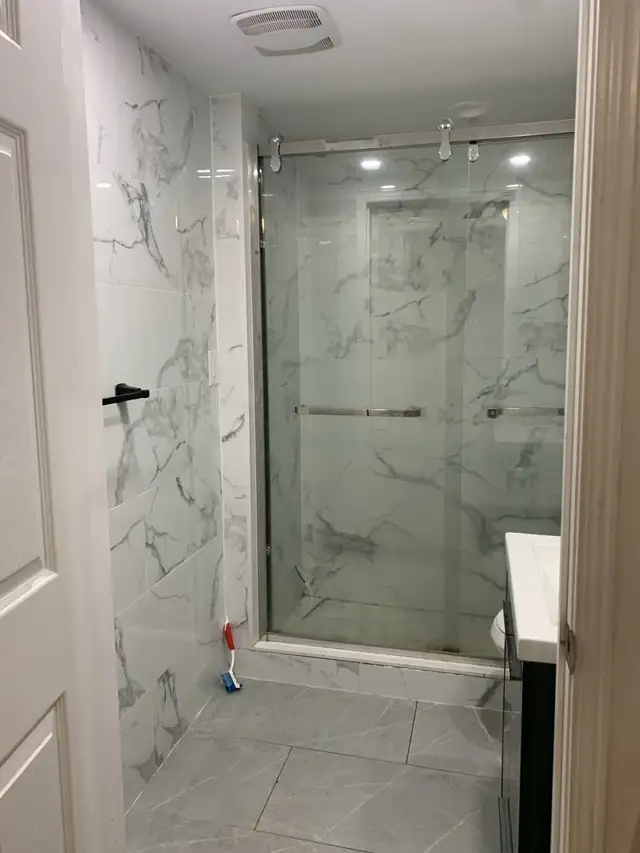 Room for rent in sharing for rent, steps to Seneca@york $600. - Photo 5