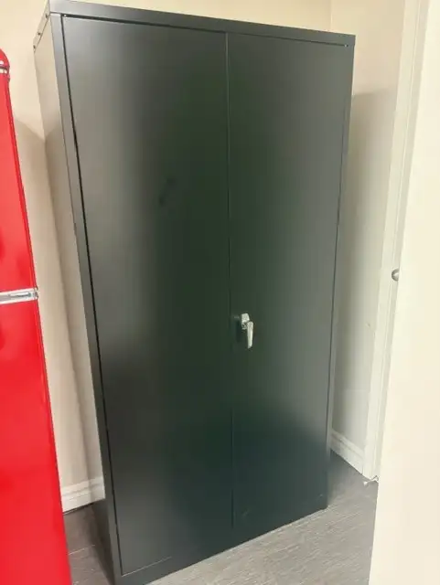 Metal Storage Cabinet with Lock – Excellent Condition - Photo 2