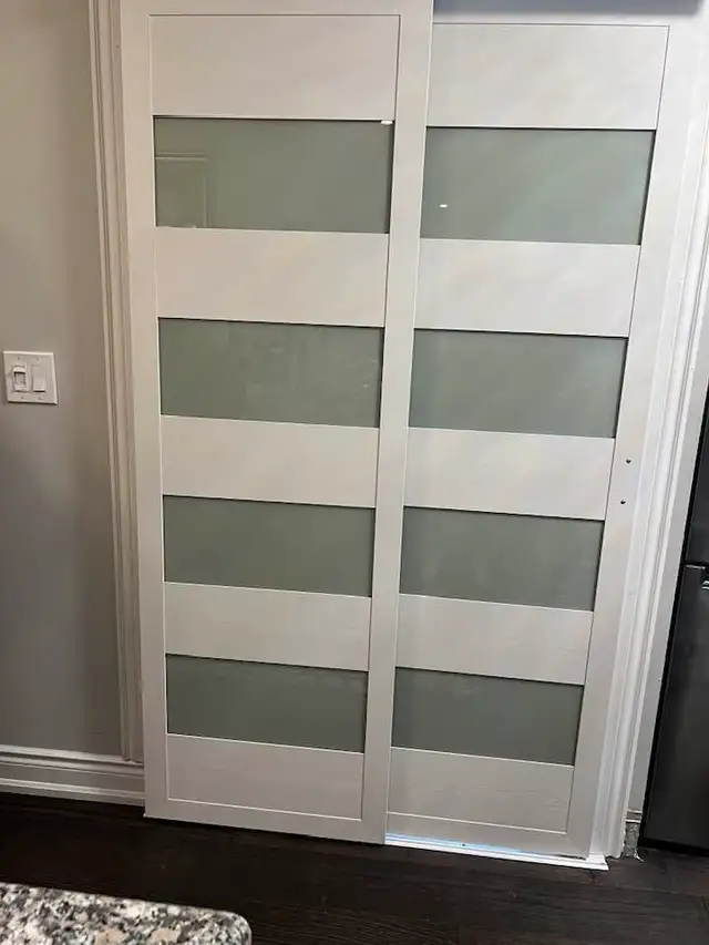 May1st,Downtown King/John,Private Furnished Den/Room,Female only - Photo 4