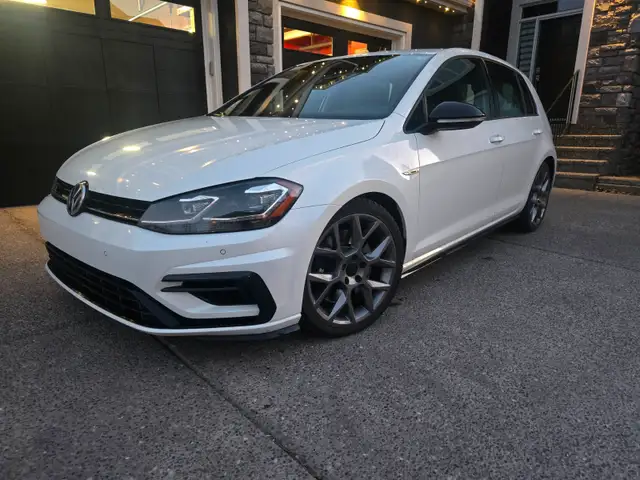 2018 Golf R - 102,636km - AWD 6 spd