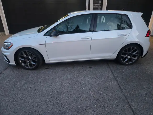 2018 Golf R - 102,636km - AWD 6 spd - Photo 2