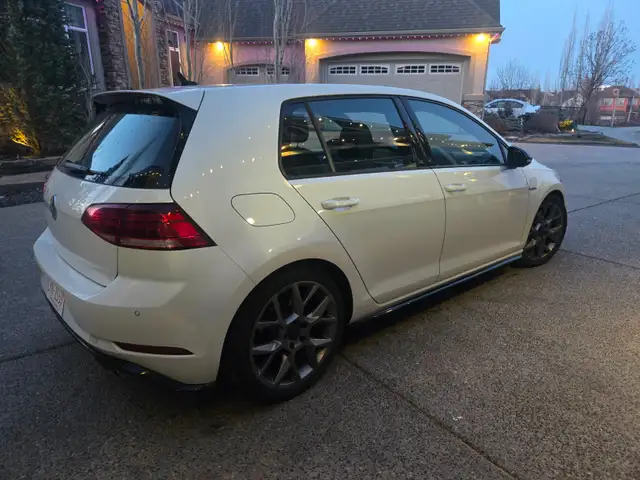 2018 Golf R - 102,636km - AWD 6 spd - Photo 4