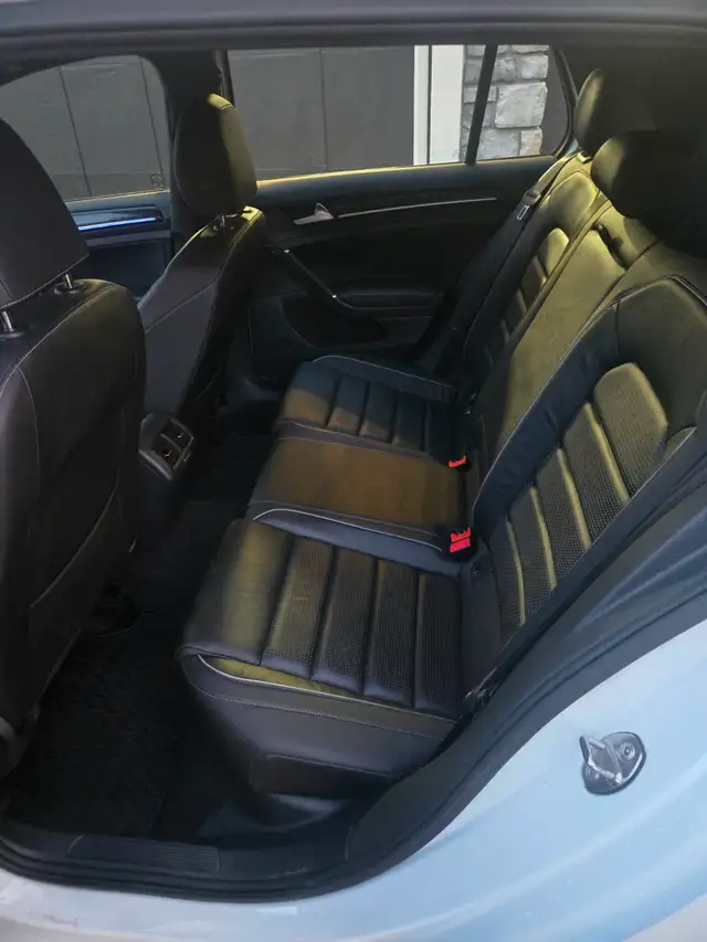 2018 Golf R - 102,636km - AWD 6 spd - Photo 8