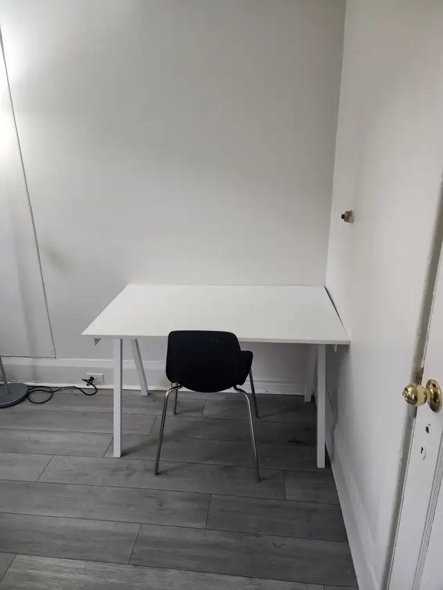 Room for rent available now utilities included Christie-St.Clair - Photo 4