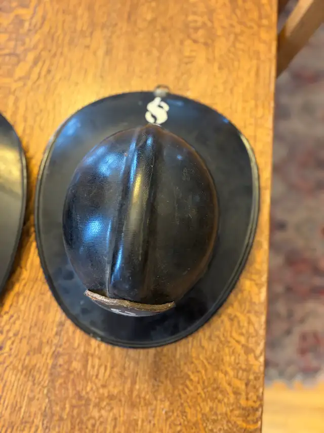 Red Deer fire department helmet - Photo 2