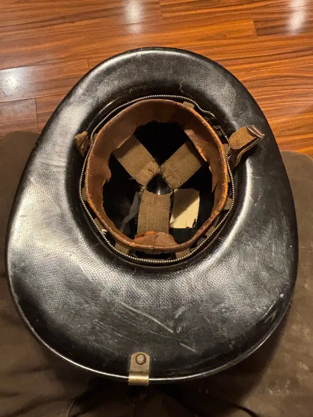 Red Deer fire department helmet - Photo 3