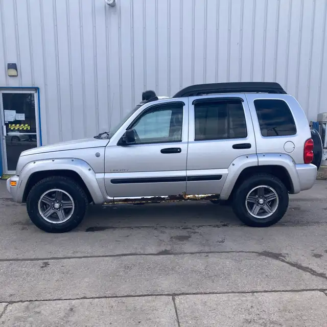 2004 Jeep Liberty Renegade 4X4 - Photo 6