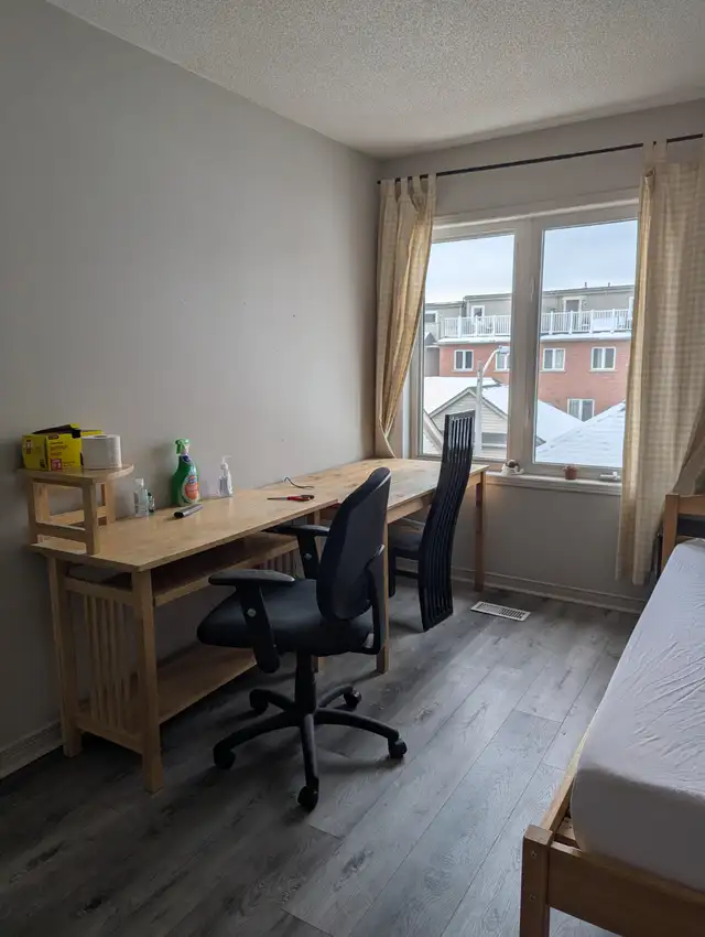 2nd flr Large Room Private Bath Parking @York University Village - Photo 3