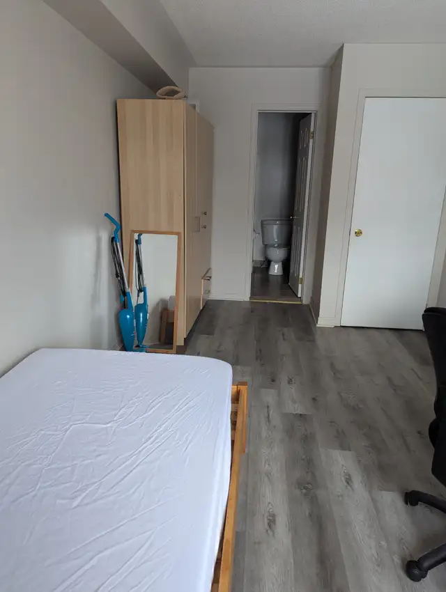 2nd flr Large Room Private Bath Parking @York University Village - Photo 4