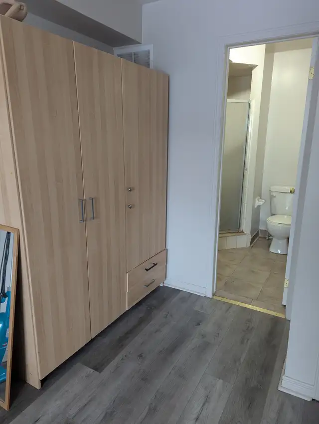 2nd flr Large Room Private Bath Parking @York University Village - Photo 5