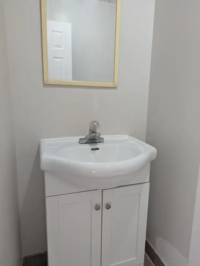 2nd flr Large Room Private Bath Parking @York University Village - Photo 6