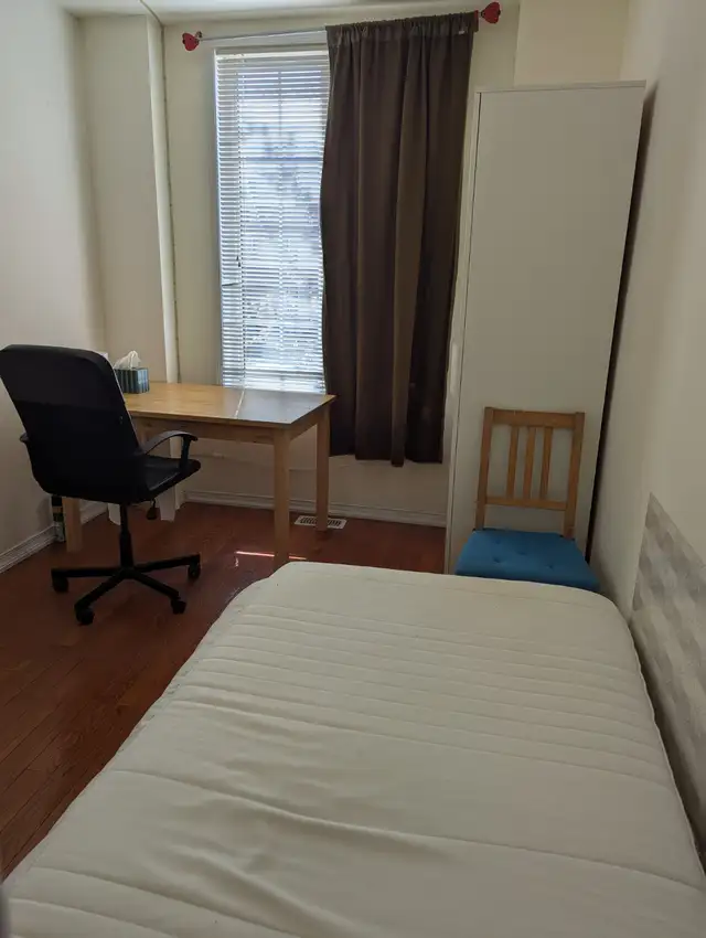 Cozy Bright Room Private Bath Parking @York University Village - Photo 3