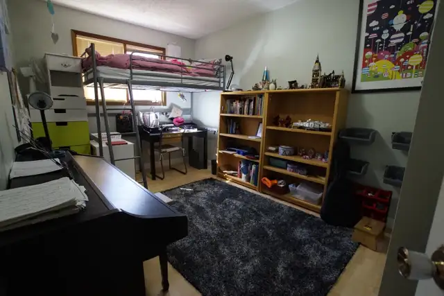 3 Bedroom & 2 Car Garage- May 1st- Haultain Area - Photo 10