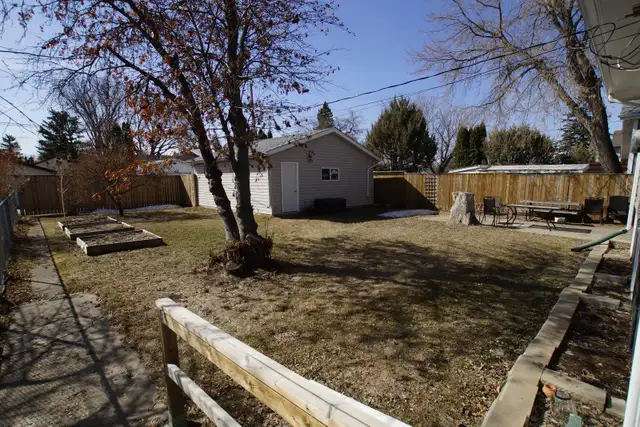 3 Bedroom & 2 Car Garage- May 1st- Haultain Area - Photo 12