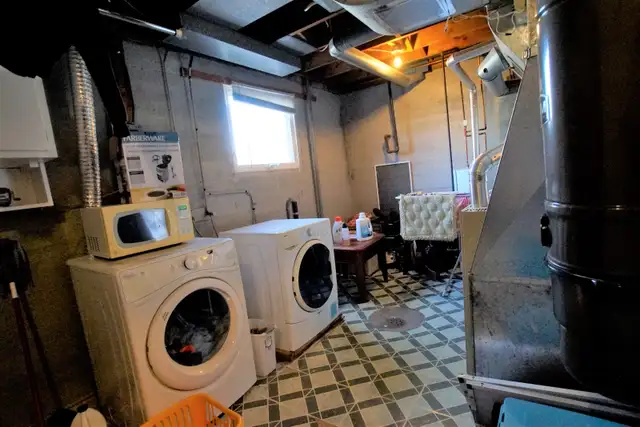 3 Bedroom & 2 Car Garage- May 1st- Haultain Area - Photo 19