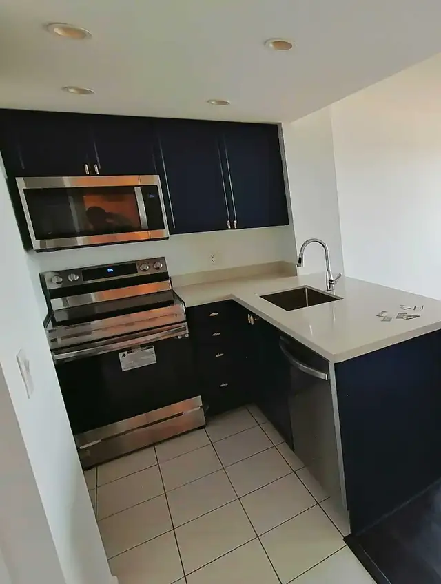 Female Shared Condo 1 BR for Sublet - Photo 2