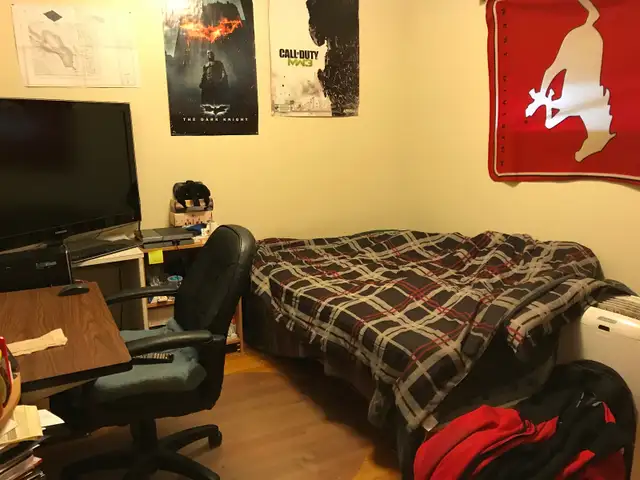 Available now university Mall c-train close downtown one room - Photo 8