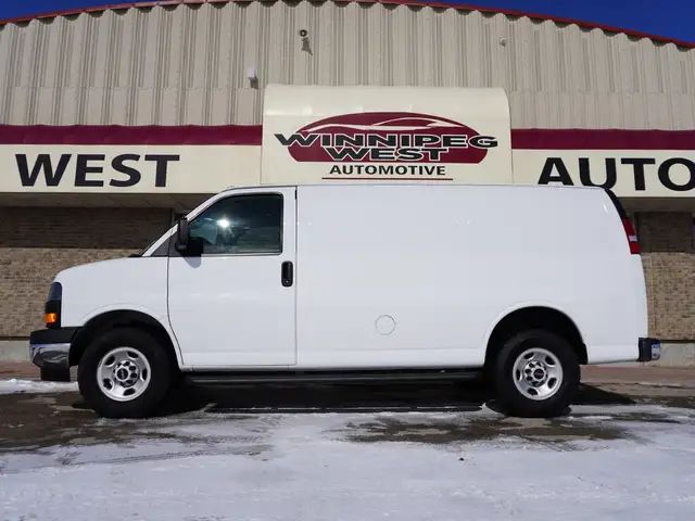 2023 GMC Savana Cargo Van 2500 RWD 135\' LOW KMS, CLEAN, READY F - Photo 2
