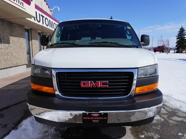 2023 GMC Savana Cargo Van 2500 RWD 135\' LOW KMS, CLEAN, READY F - Photo 5