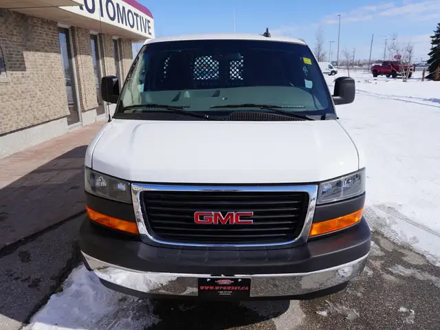 2023 GMC Savana Cargo Van 2500 RWD 135\' LOW KMS, CLEAN, READY F - Photo 6
