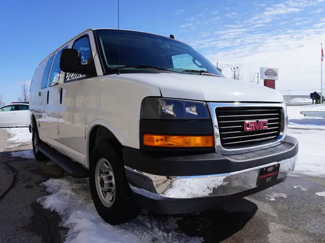 2023 GMC Savana Cargo Van 2500 RWD 135\' LOW KMS, CLEAN, READY F - Photo 7