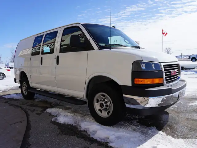 2023 GMC Savana Cargo Van 2500 RWD 135\' LOW KMS, CLEAN, READY F - Photo 8