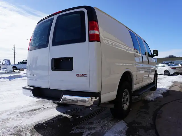 2023 GMC Savana Cargo Van 2500 RWD 135\' LOW KMS, CLEAN, READY F - Photo 10