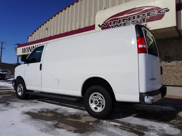 2023 GMC Savana Cargo Van 2500 RWD 135\' LOW KMS, CLEAN, READY F - Photo 13