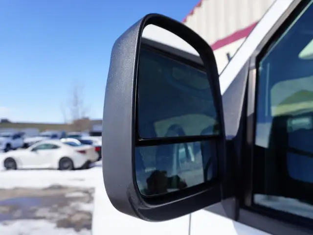 2023 GMC Savana Cargo Van 2500 RWD 135\' LOW KMS, CLEAN, READY F - Photo 15