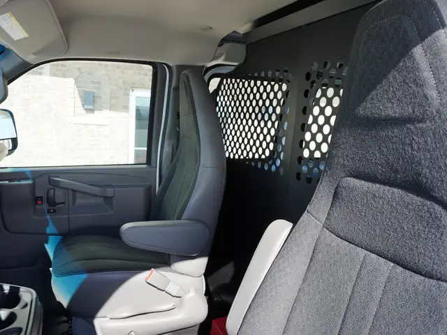 2023 GMC Savana Cargo Van 2500 RWD 135\' LOW KMS, CLEAN, READY F - Photo 22