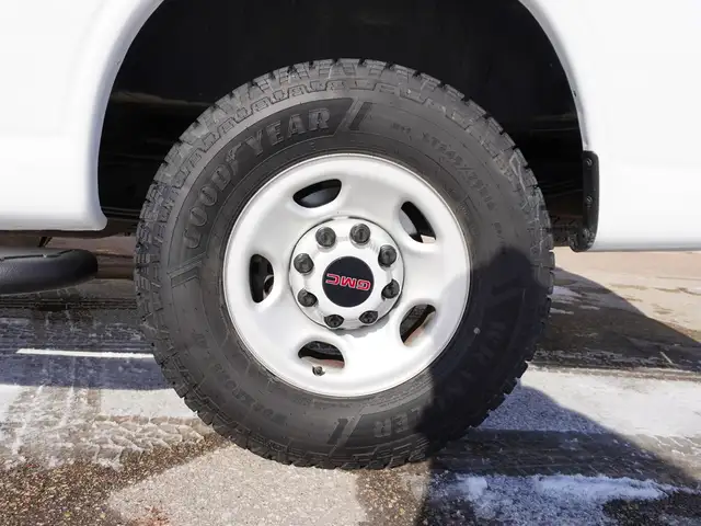 2023 GMC Savana Cargo Van 2500 RWD 135\' LOW KMS, CLEAN, READY F - Photo 35