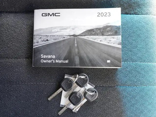2023 GMC Savana Cargo Van 2500 RWD 135\' LOW KMS, CLEAN, READY F - Photo 36
