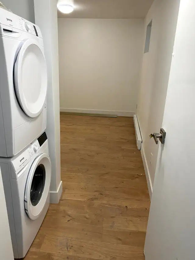 3 1/2 rénové avec électroménagers une chambre fermée près metro - Photo 2