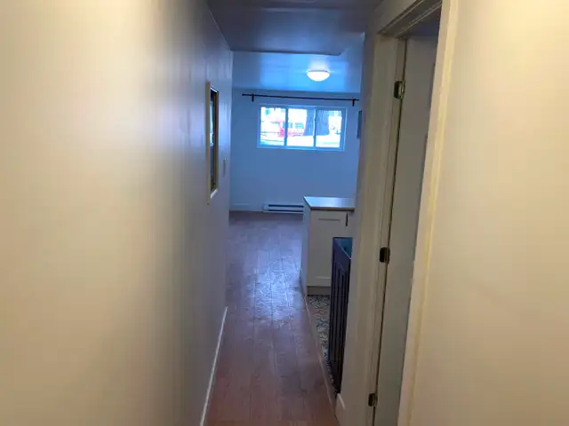 3 1/2 rénové avec électroménagers une chambre fermée près metro - Photo 3