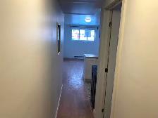 3 1/2 rénové avec électroménagers une chambre fermée près metro - Photo 3