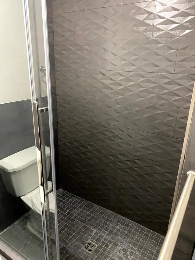 3 1/2 rénové avec électroménagers une chambre fermée près metro - Photo 9