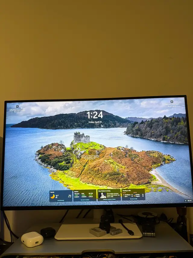 Selling Dell 27 Plus 4K 120Hz Monitor