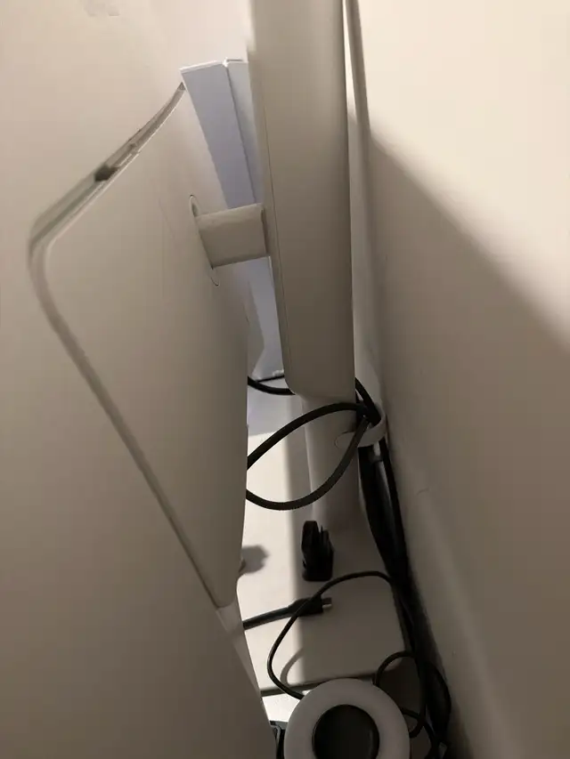 Selling Dell 27 Plus 4K 120Hz Monitor - Photo 2