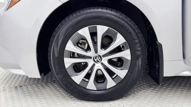 2024 Toyota Corolla LE - Backup Cam, Satellite Radio, Rear Defro - Photo 28