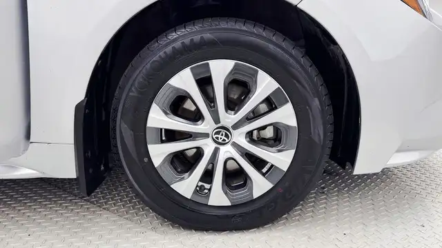 2024 Toyota Corolla LE - Backup Cam, Satellite Radio, Rear Defro - Photo 29