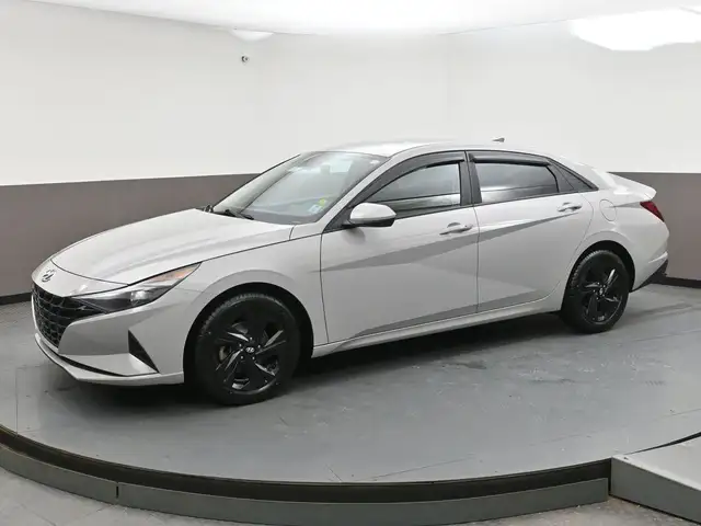 2022 Hyundai Elantra Preferred Heated Seats/Wheel, Apple/Android - Photo 3