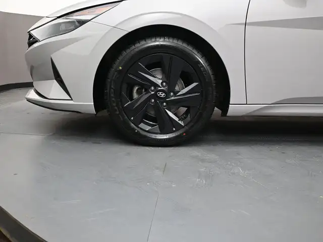 2022 Hyundai Elantra Preferred Heated Seats/Wheel, Apple/Android - Photo 4