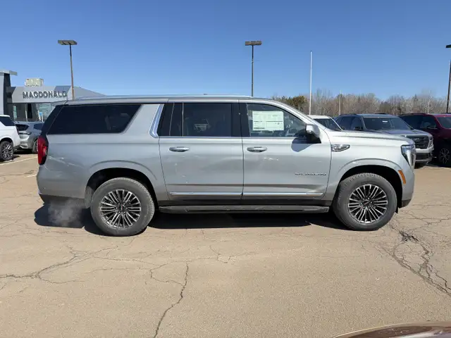 2026 GMC Yukon XL Elevation - Premium Package - $768 B/W - Photo 4
